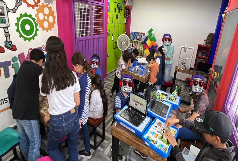 🌟 ¡Un Verano Inolvidable en RobotiKlub! 🤖🎉